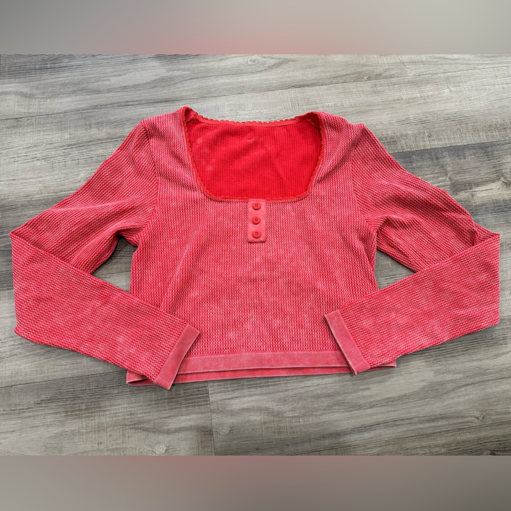 Fabletics Cable Knit Long Sleeve Cropped Top – Strawberry Red Wash M/L - Picture 2 of 7